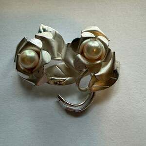 Vintage Japan Sterling Silver Akoya Pearl Flower Brooch Pin